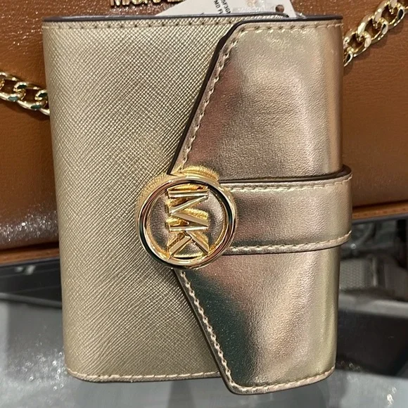 MICHAEL KORS
Carmen Medium Faux Leather Wallet
Pale Gold
NWT - Picture 1 of 16